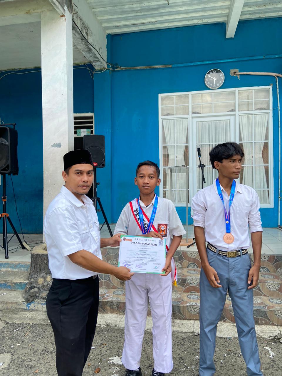 Pemberian Medali Perunggu Pertandingan Pencak SIlat Tingkat Nasional